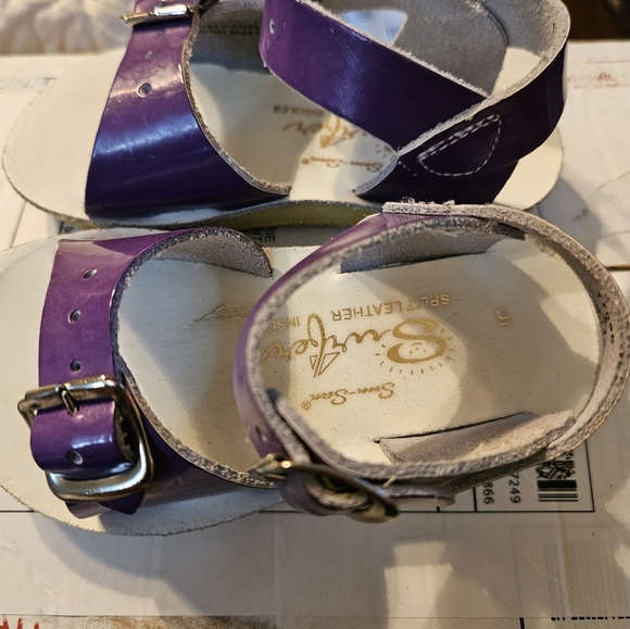 Sandals - Picture 2 of 3